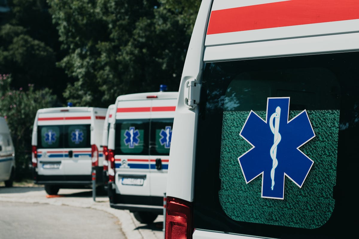 U KRVAVOJ SPAVAĆICI ŠETALA SELOM NAKON ŠTO JE SEKIROM NAPALA MAJKU Horor scene, žena prevezena u bolnicu