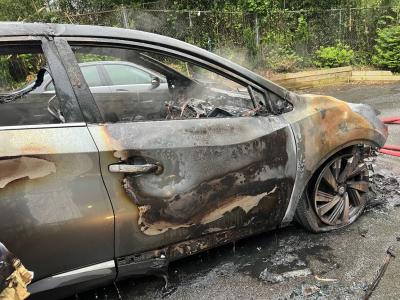 Muškarac pokušao da se zapali u automobilu