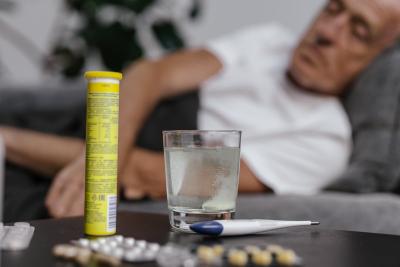 Ljudi koji imaju preko 50 ovo nikako ne treba da rade kad se prehlade: Doktorka kaže da će im jedna stvar pomoći